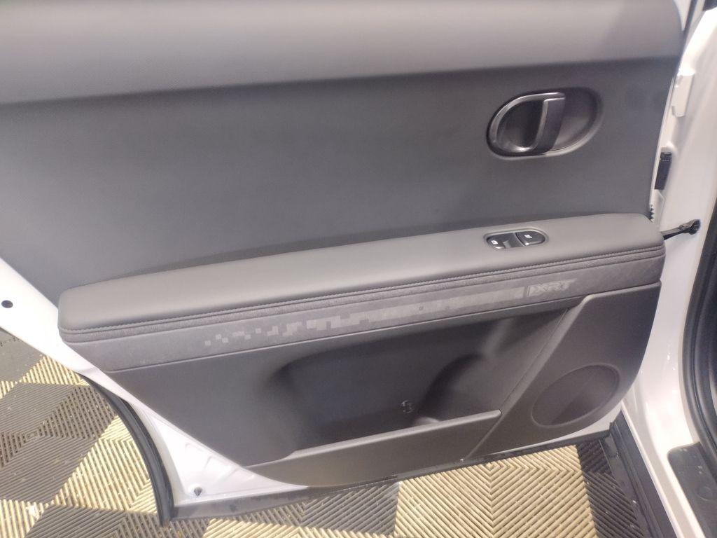 2025 Hyundai Ioniq 5 photo 17
