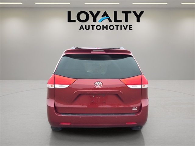2012 Toyota Sienna XLE photo 4