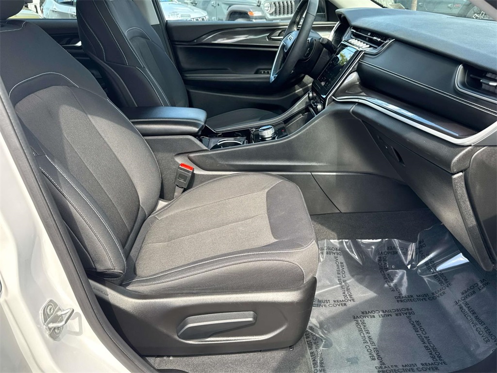 2023 Jeep Grand Cherokee Laredo photo 27