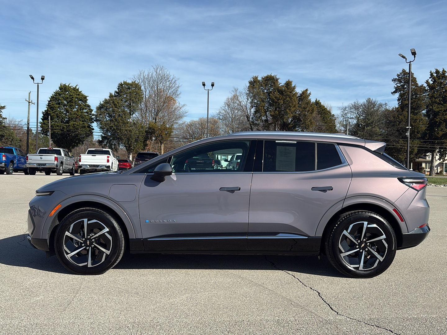 2025 Chevrolet Equinox EV 1LT photo 3