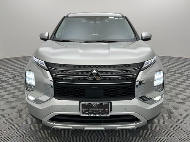 2024 Mitsubishi Outlander SE photo 2