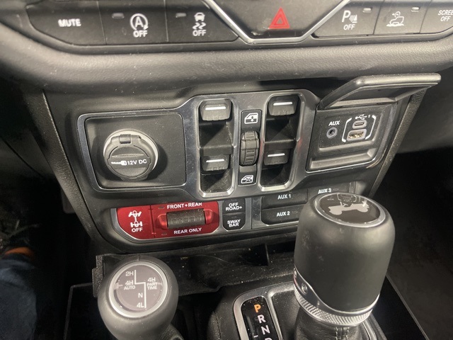 2025 Jeep Wrangler Rubicon X photo 27