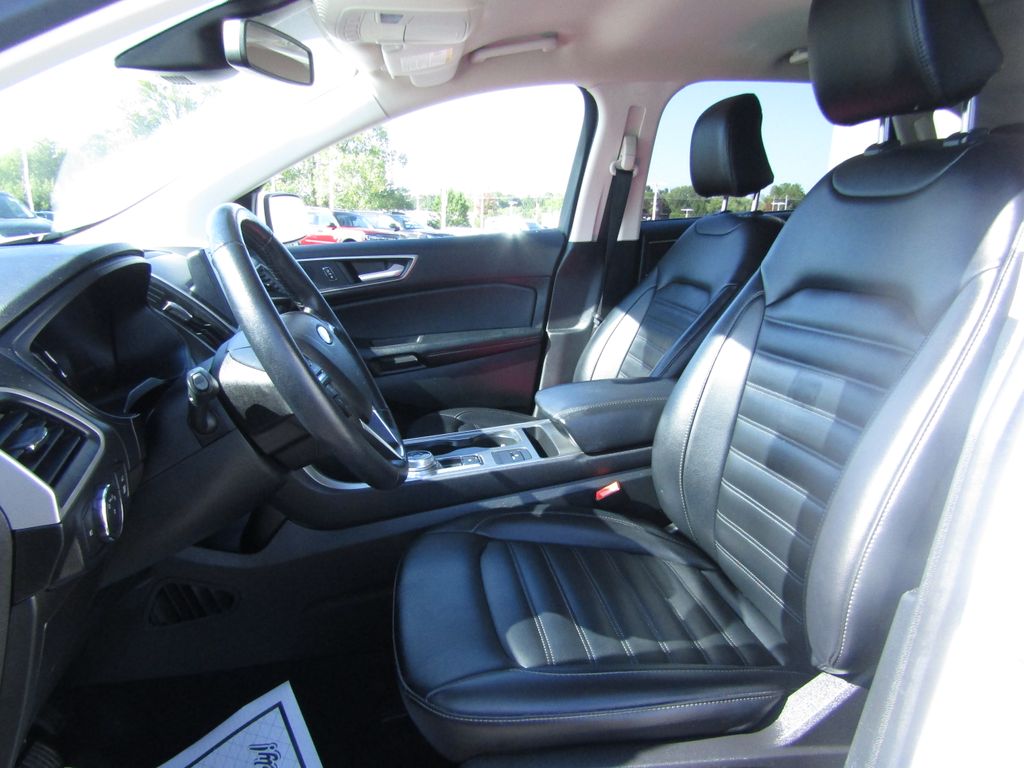 2022 Ford Edge SEL photo 11