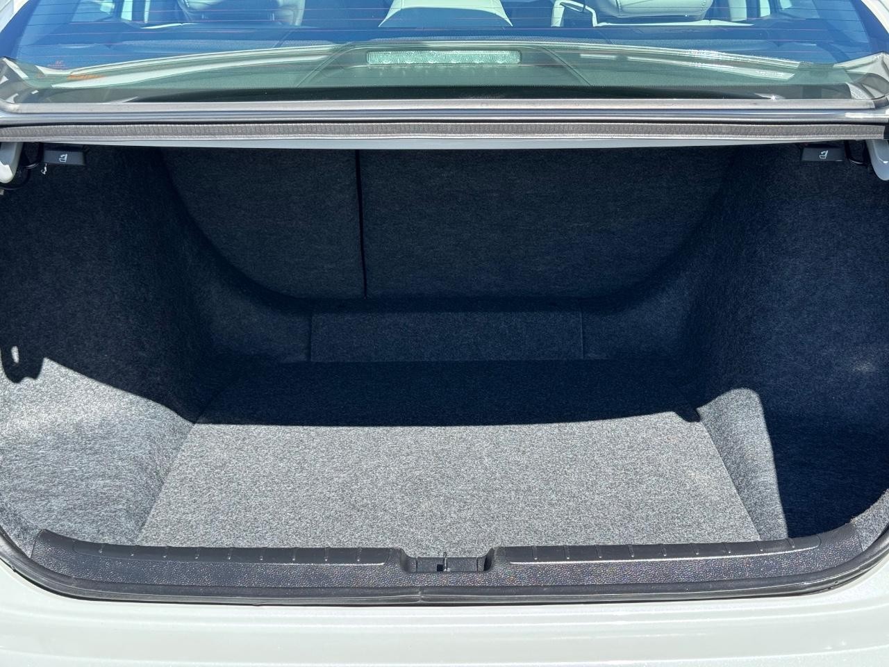 2022 Honda Accord Hybrid Touring photo 4