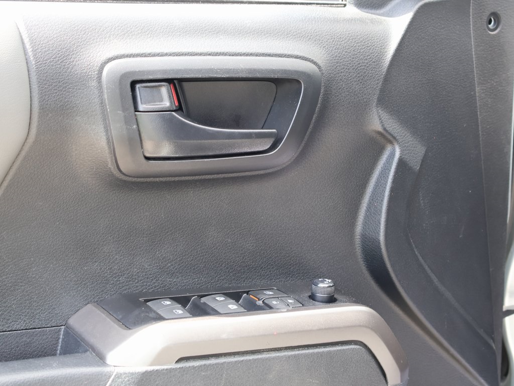 2023 Toyota Tacoma SR5 photo 20