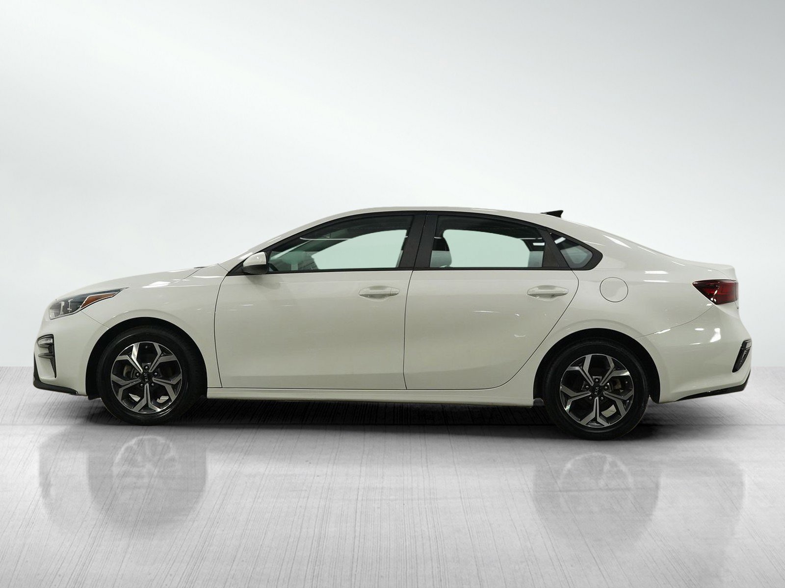 Used 2021 Kia Forte LXS with VIN 3KPF24AD7ME329711 for sale in South Saint Paul, Minnesota