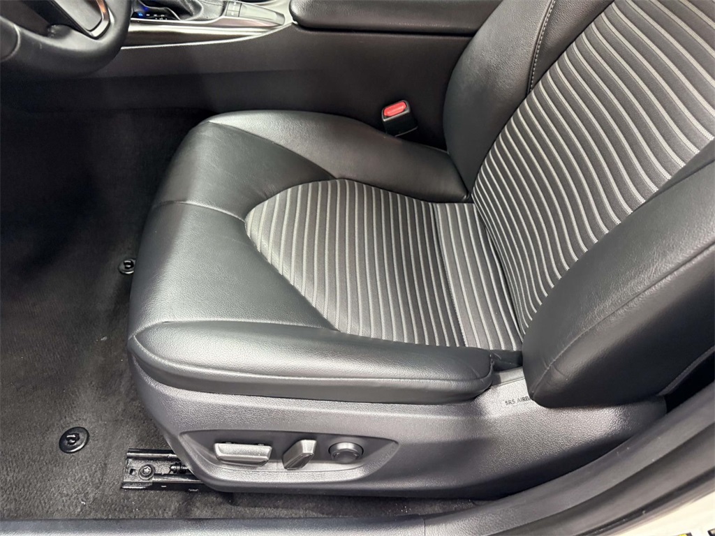 2023 Toyota Camry SE photo 13