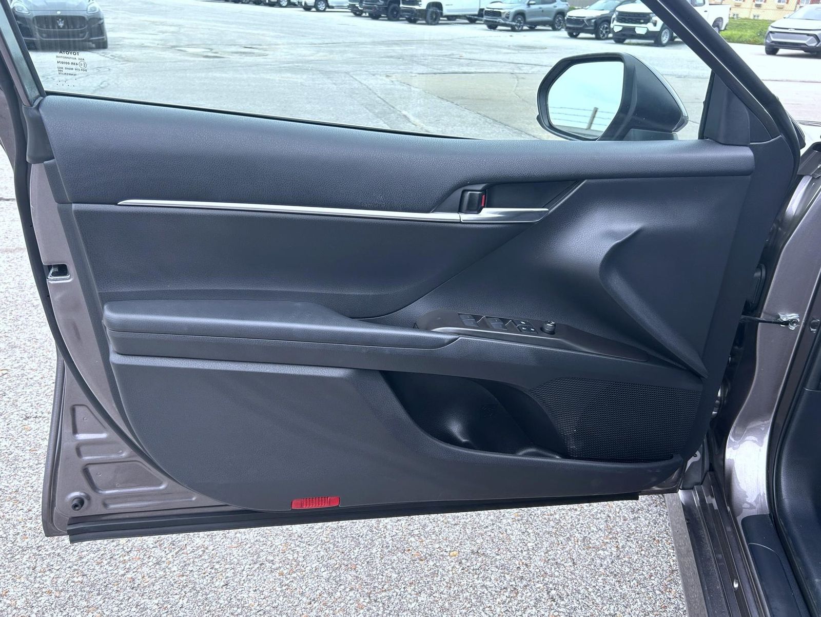2022 Toyota Camry Hybrid LE photo 6