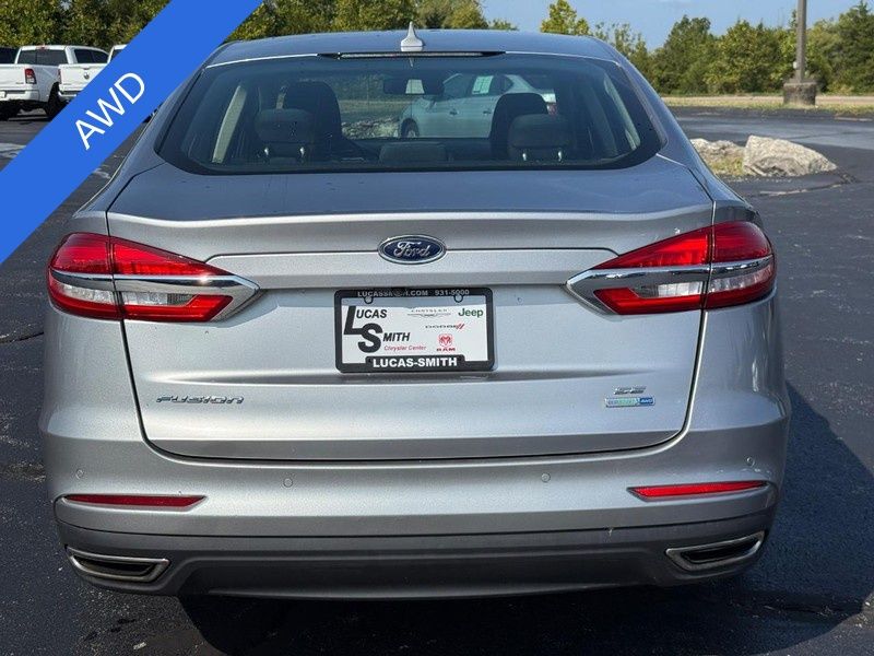 2020 Ford Fusion SE photo 3