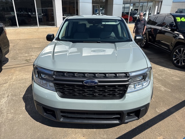 2023 Ford Maverick XLT photo 2