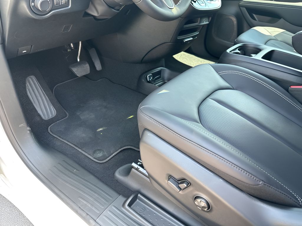 2026 Chrysler Voyager LX photo 26