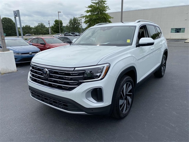 2025 Volkswagen Atlas SEL photo 3