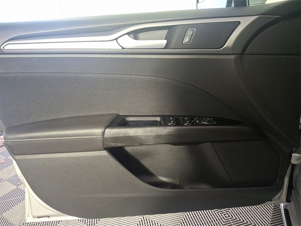 2015 Ford Fusion SE photo 13