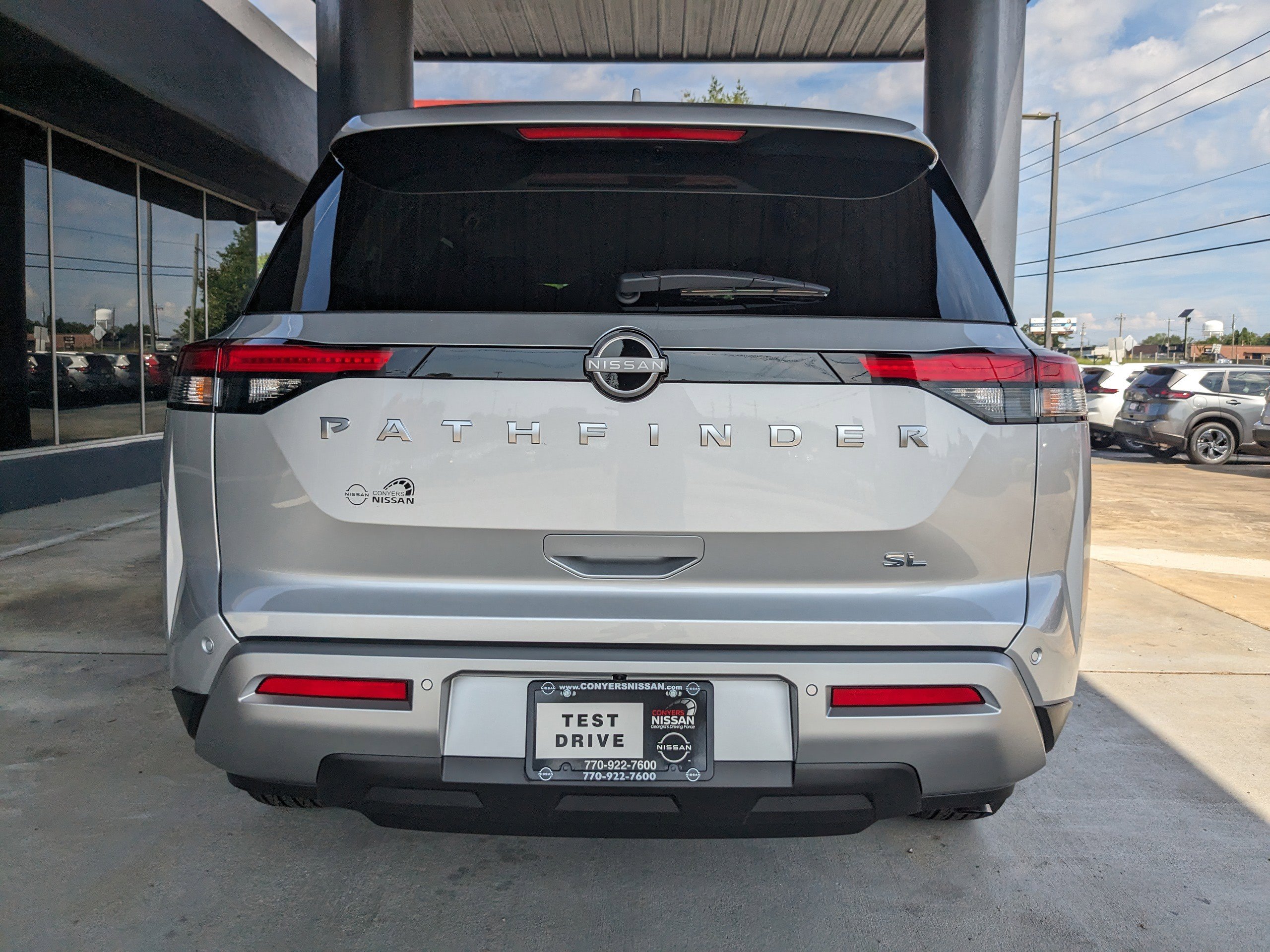 2025 Nissan Pathfinder SL photo 4