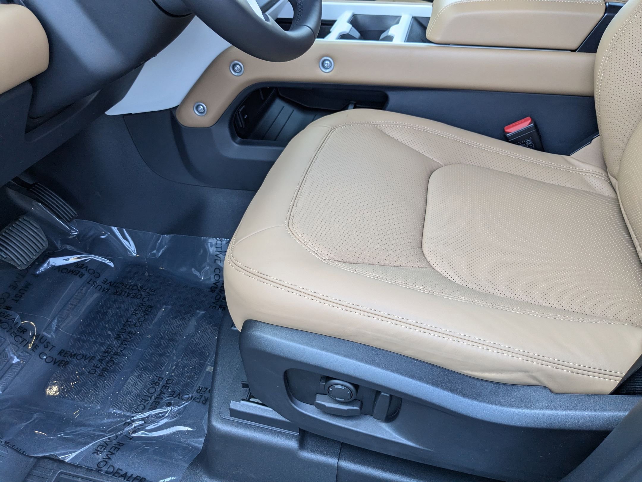 2025 Land Rover Defender 110 X-Dynamic SE photo 4