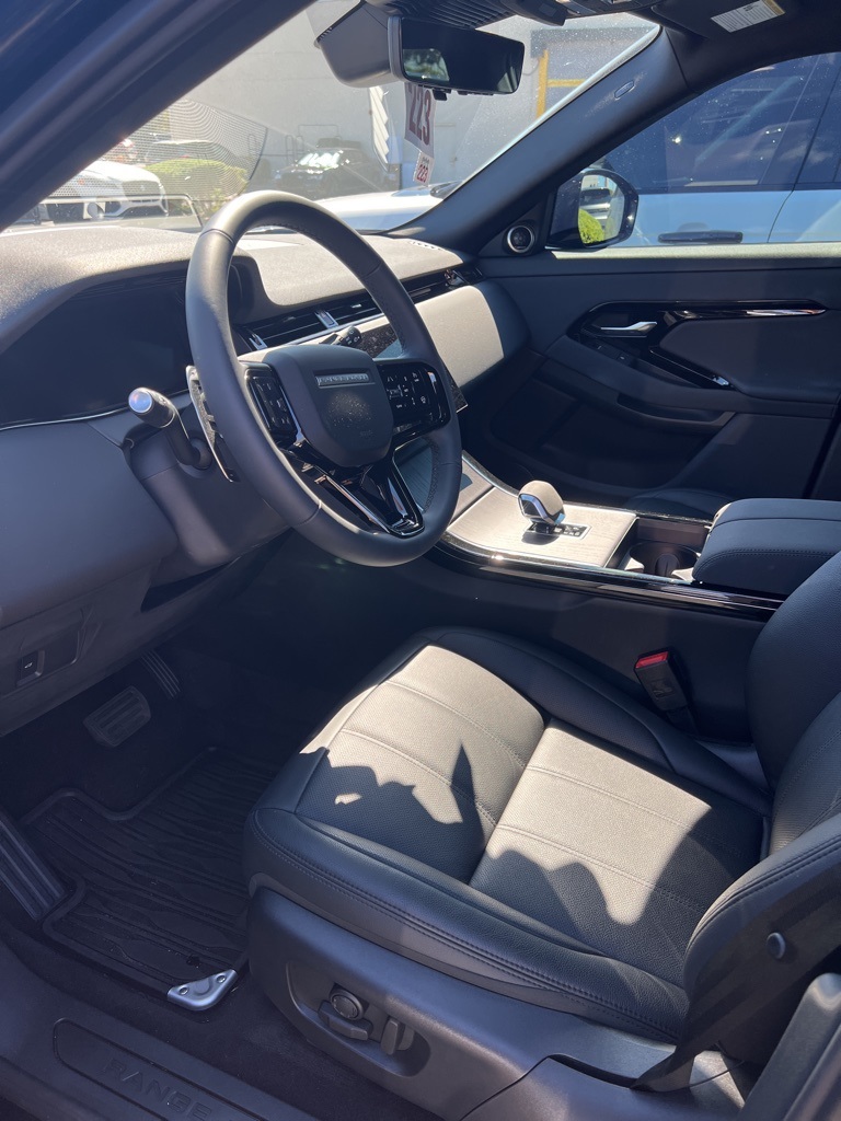 2024 Land Rover Range Rover Evoque S photo 2