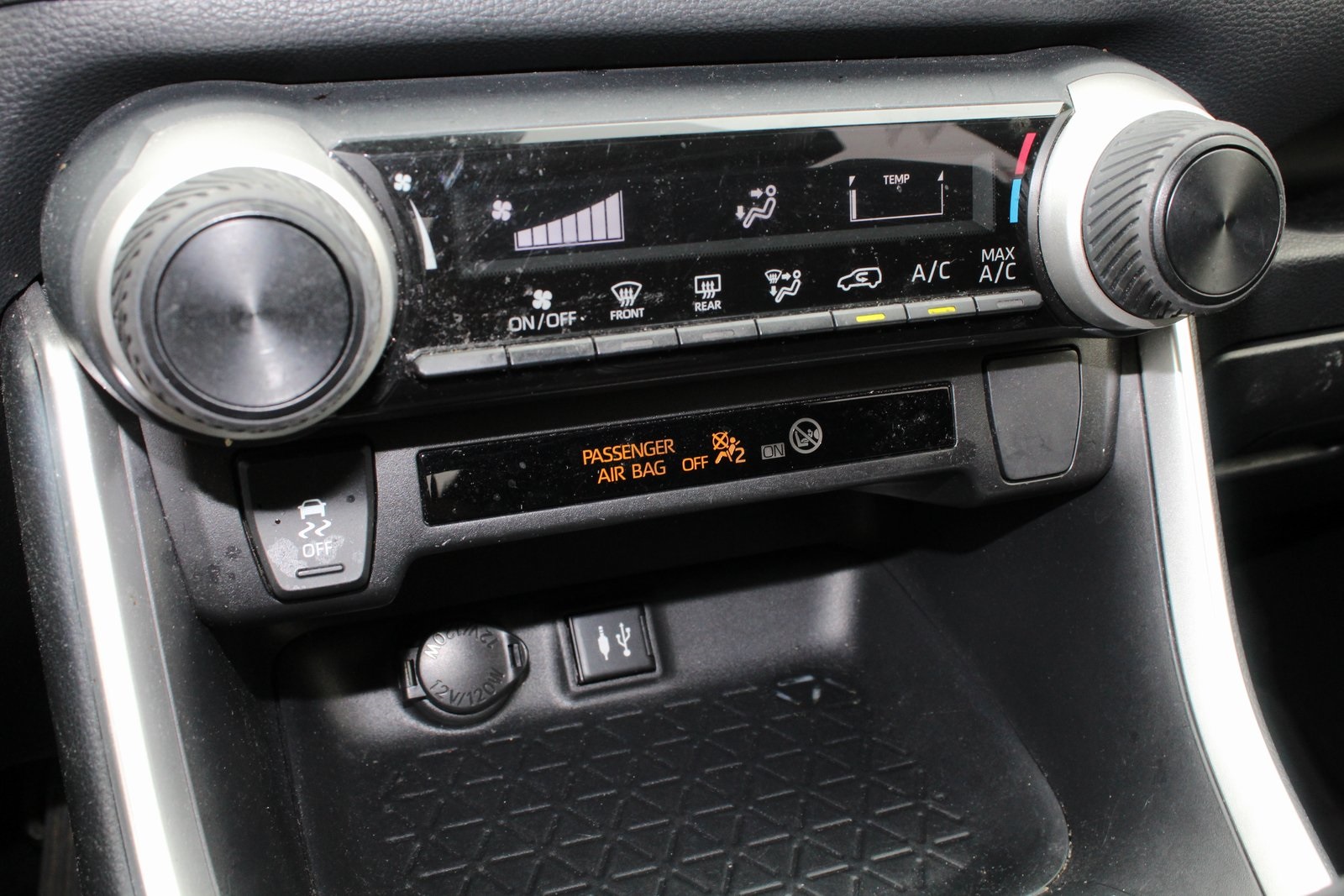 2019 Toyota RAV4 LE photo 16