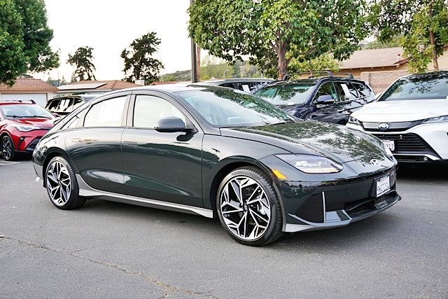 Used 2023 Green Hyundai SEL image 5