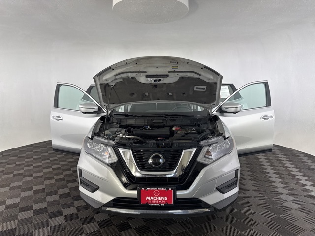 2018 Nissan Rogue SV photo 10