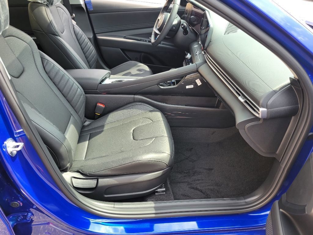 2024 Hyundai Elantra Limited photo 30