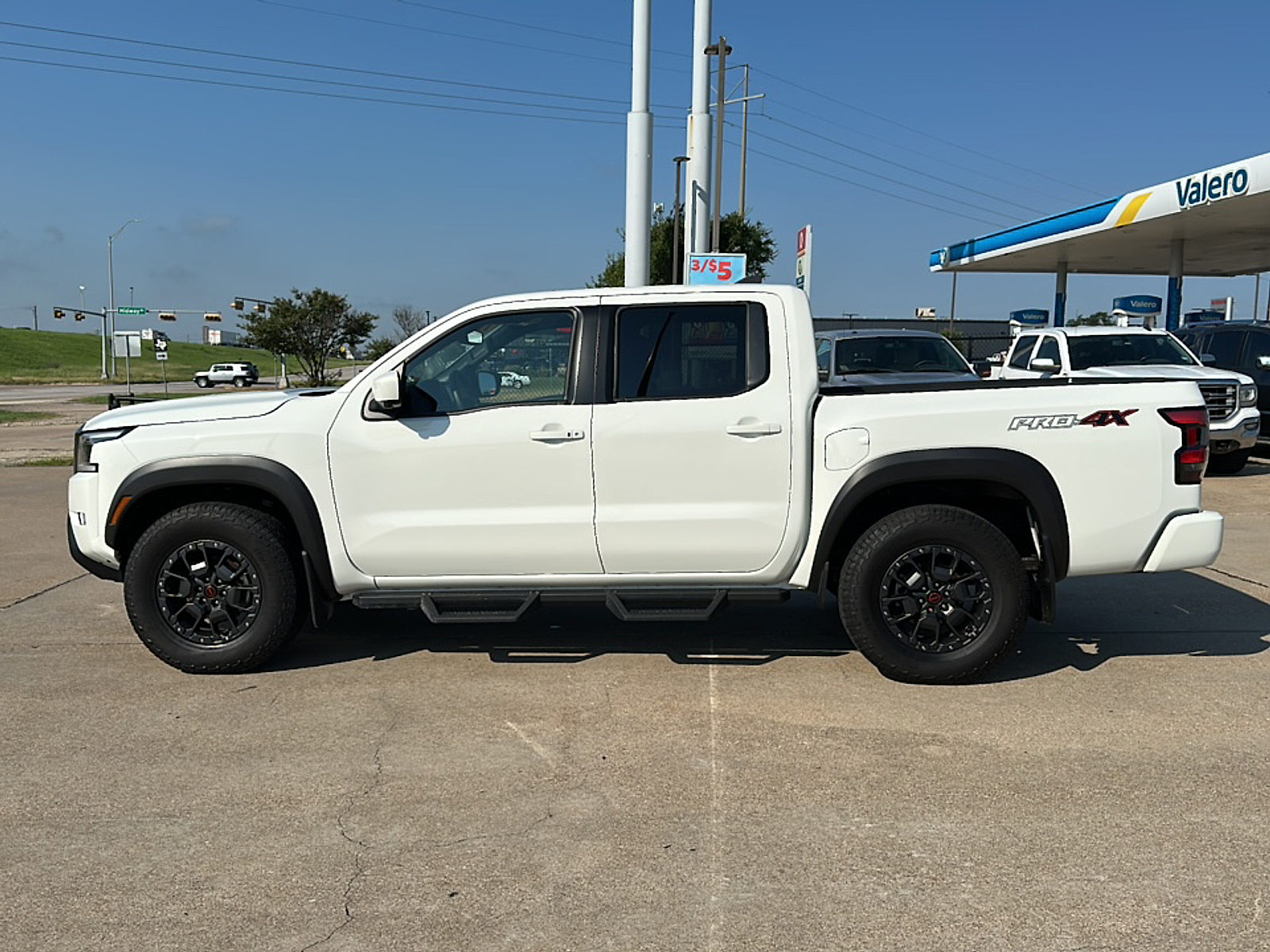 2022 Nissan Frontier Crew Cab PRO-4X photo 4