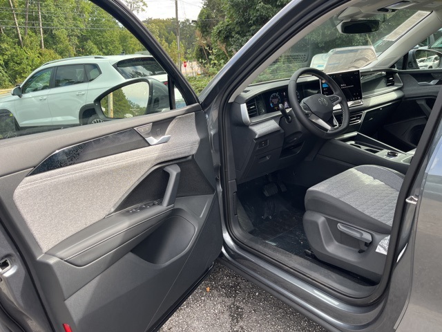 2025 Volkswagen Tiguan S photo 2