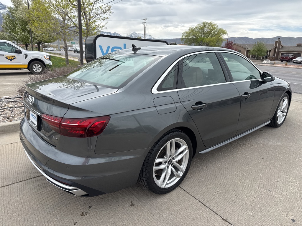 2022 Audi A4 45 S line Premium photo 3