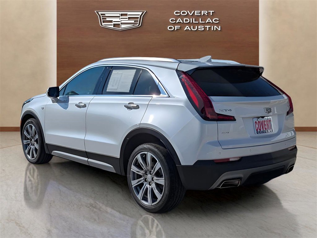 2022 Cadillac XT4 Premium Luxury photo 3
