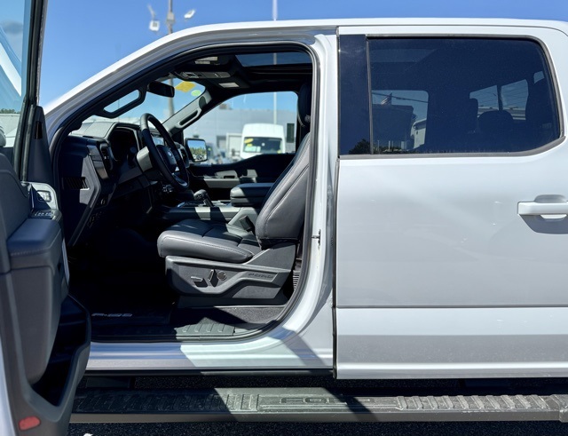 2025 Ford F-150 Lariat photo 12