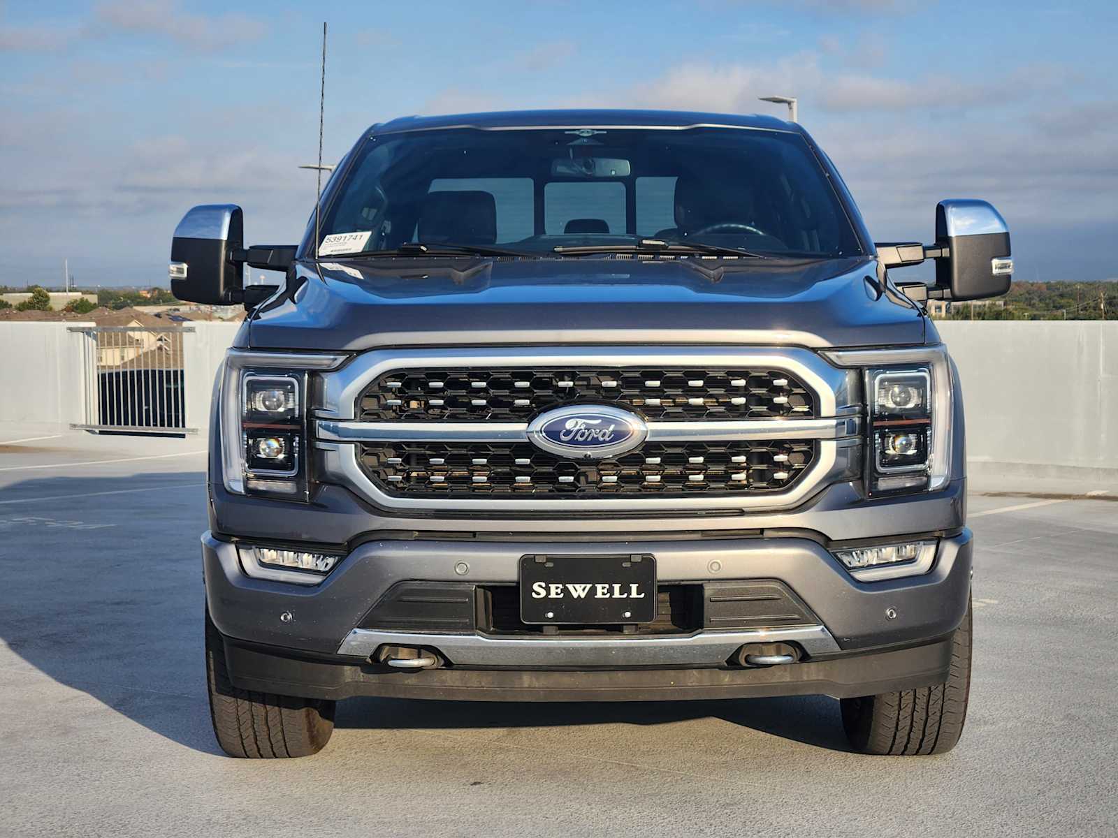 2023 Ford F-150 Platinum photo 2