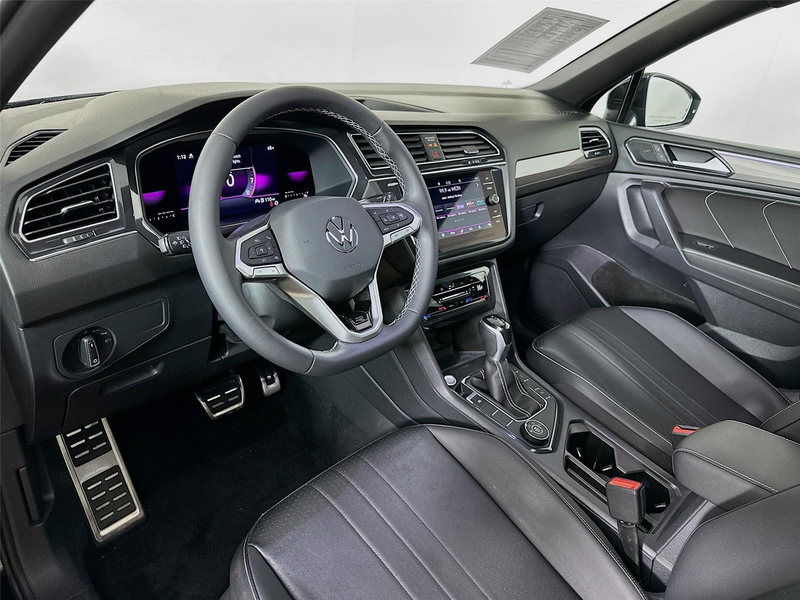 2023 Volkswagen Tiguan SE R-Line Black photo 9