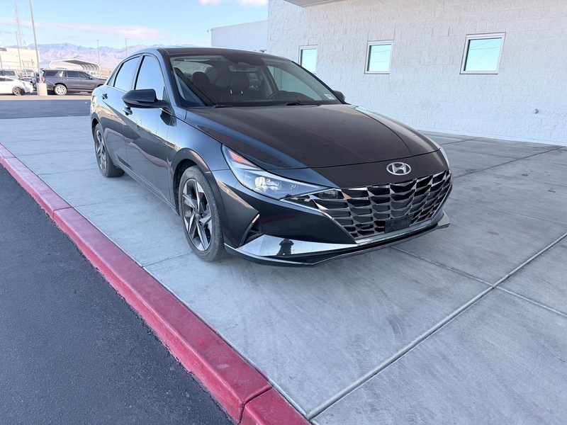 2022 Hyundai Elantra Limited's photo