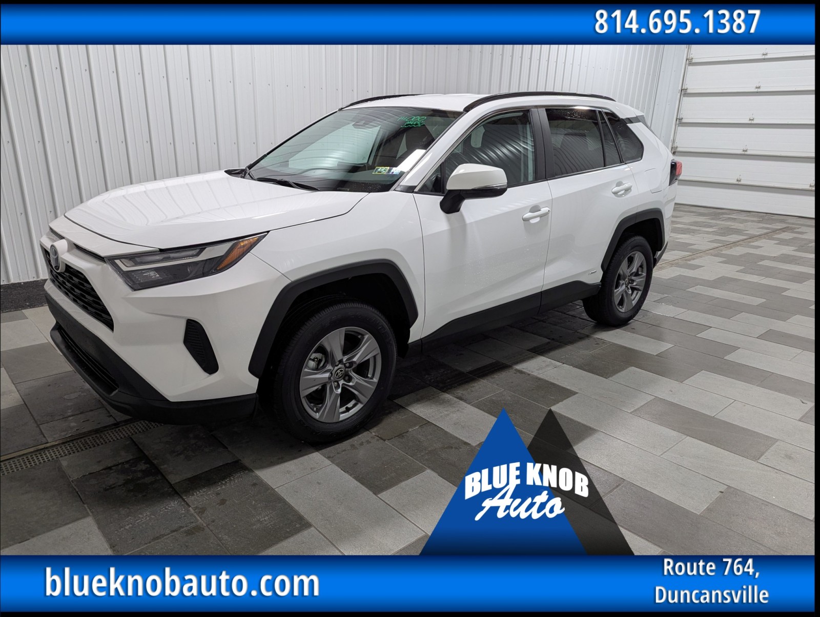 2025 Toyota RAV4 XLE's photo