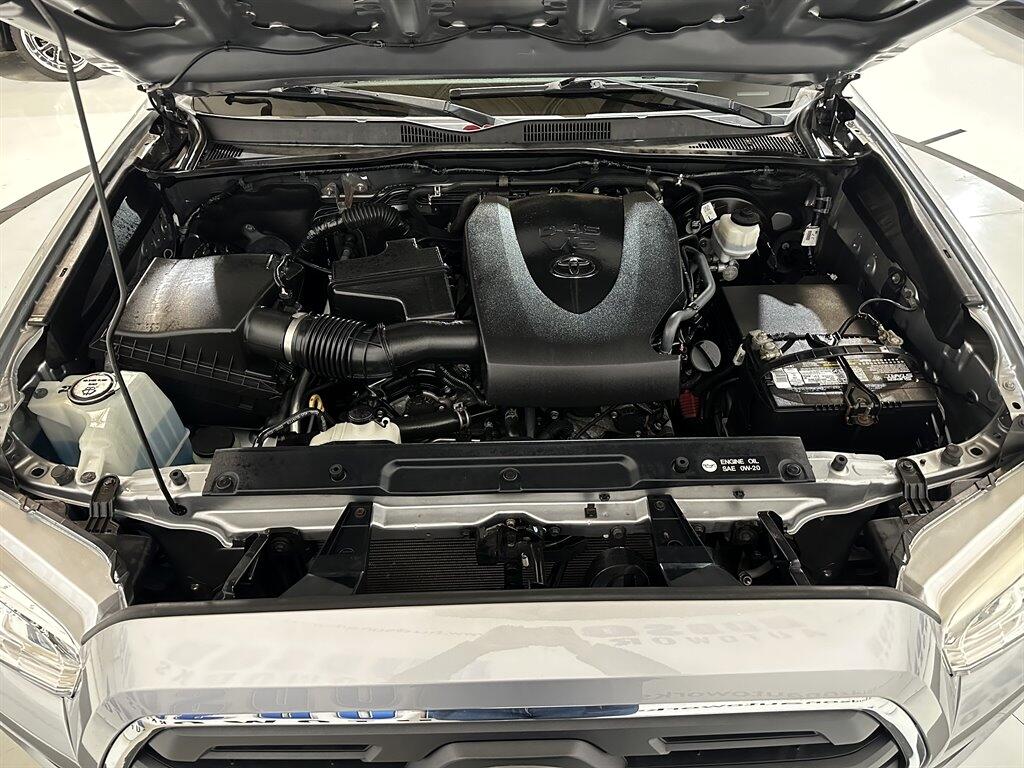 2018 Toyota Tacoma SR5 photo 30