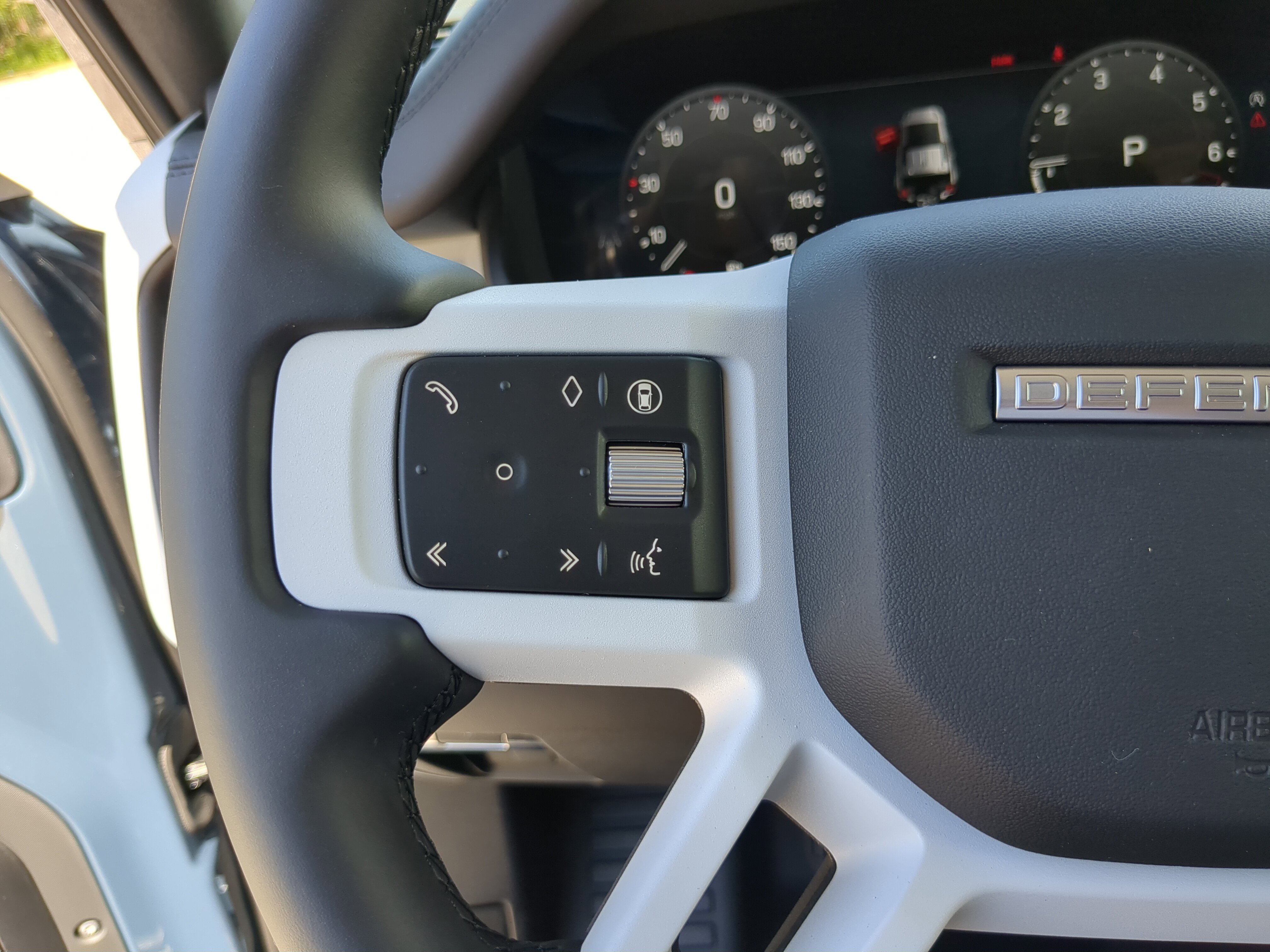 2026 Land Rover Defender 110 S photo 9