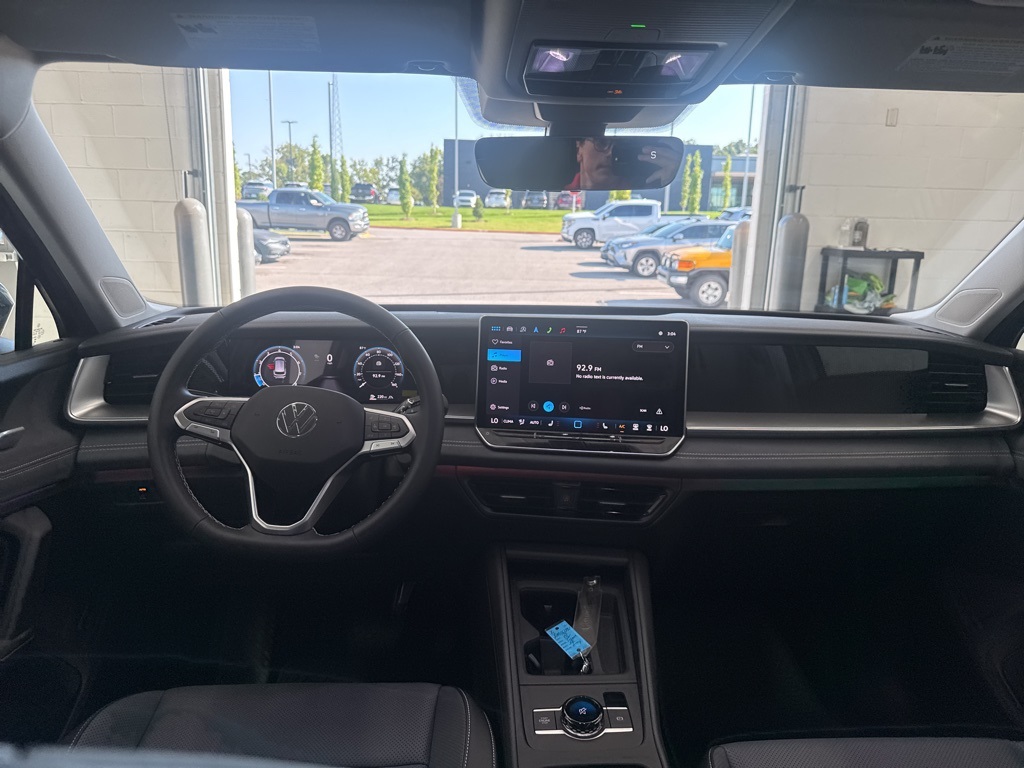 2025 Volkswagen Tiguan SE photo 8