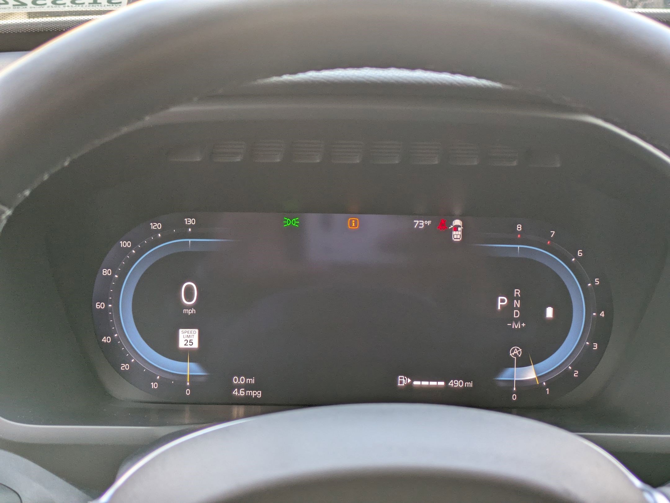 2025 Volvo XC90 Core photo 13