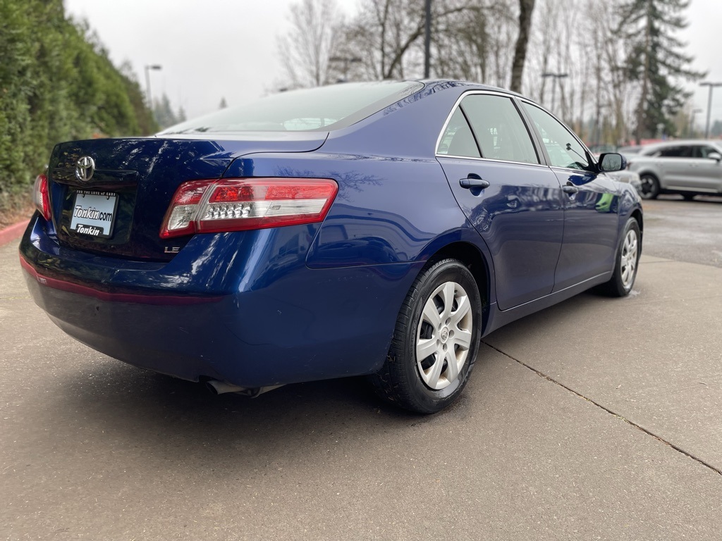 2011 Toyota Camry LE photo 4