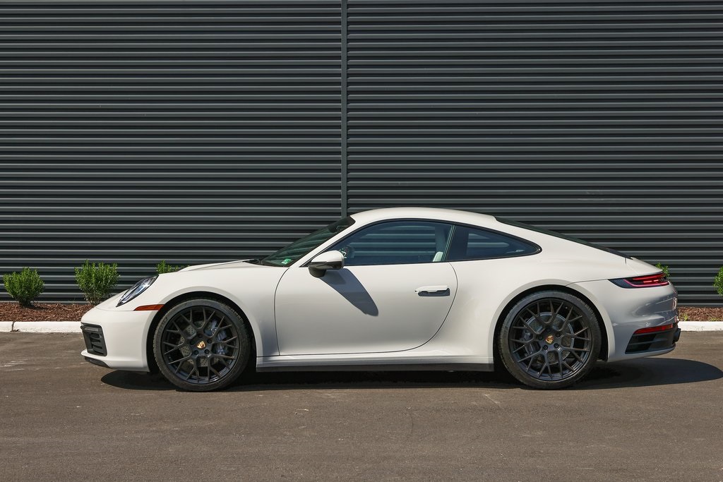 2024 Porsche 911 T 4 photo 2