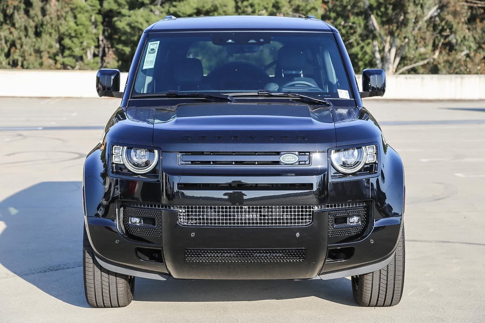 2025 Land Rover Defender 130 V8 photo 2