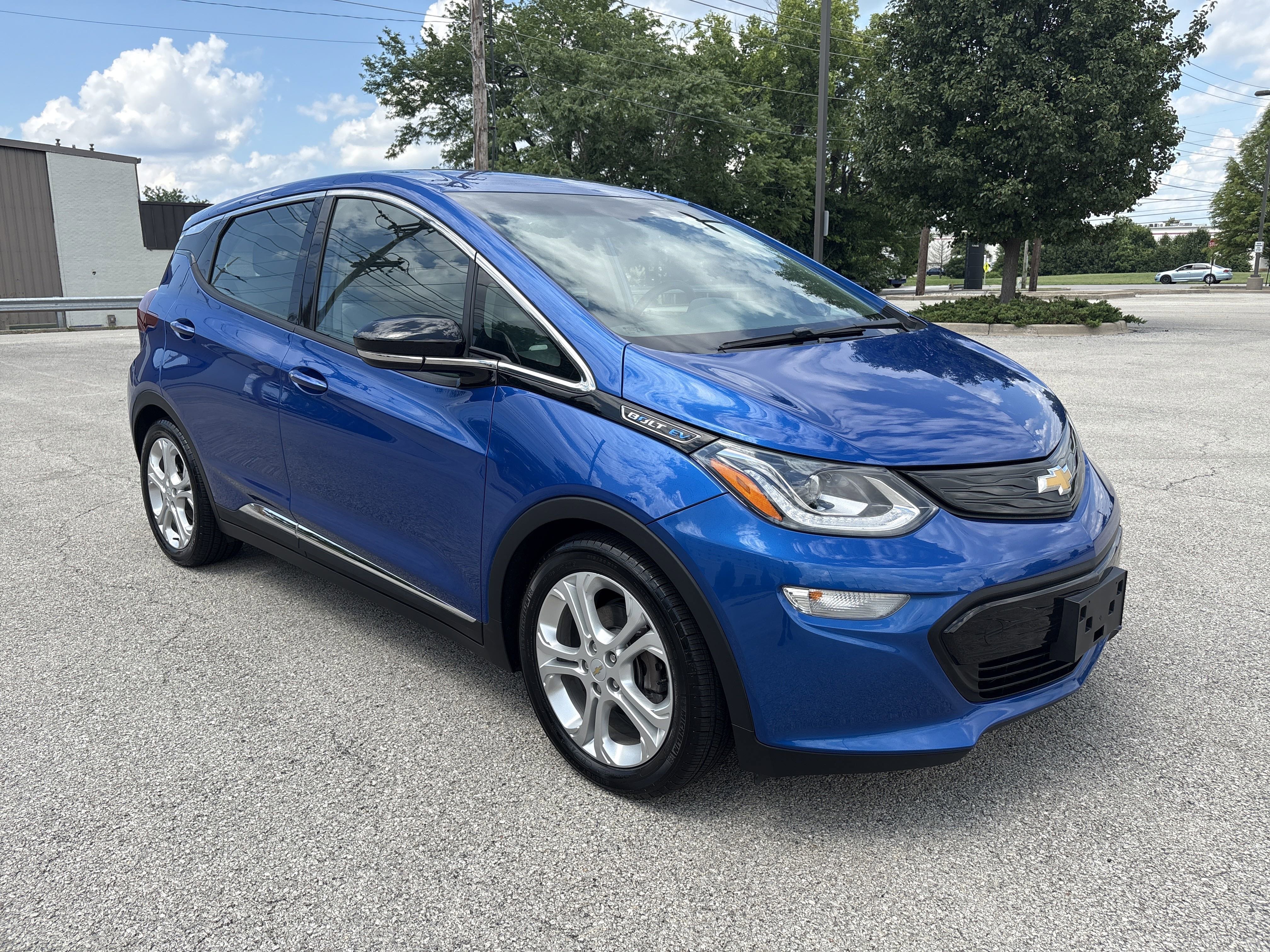 Used 2021 Chevrolet Bolt EV LT with VIN 1G1FY6S02M4112681 for sale in Louisville, KY