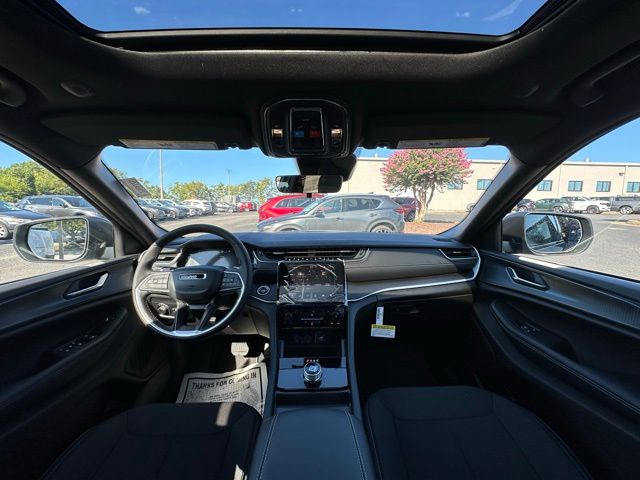 2025 Jeep Grand Cherokee Laredo X photo 2