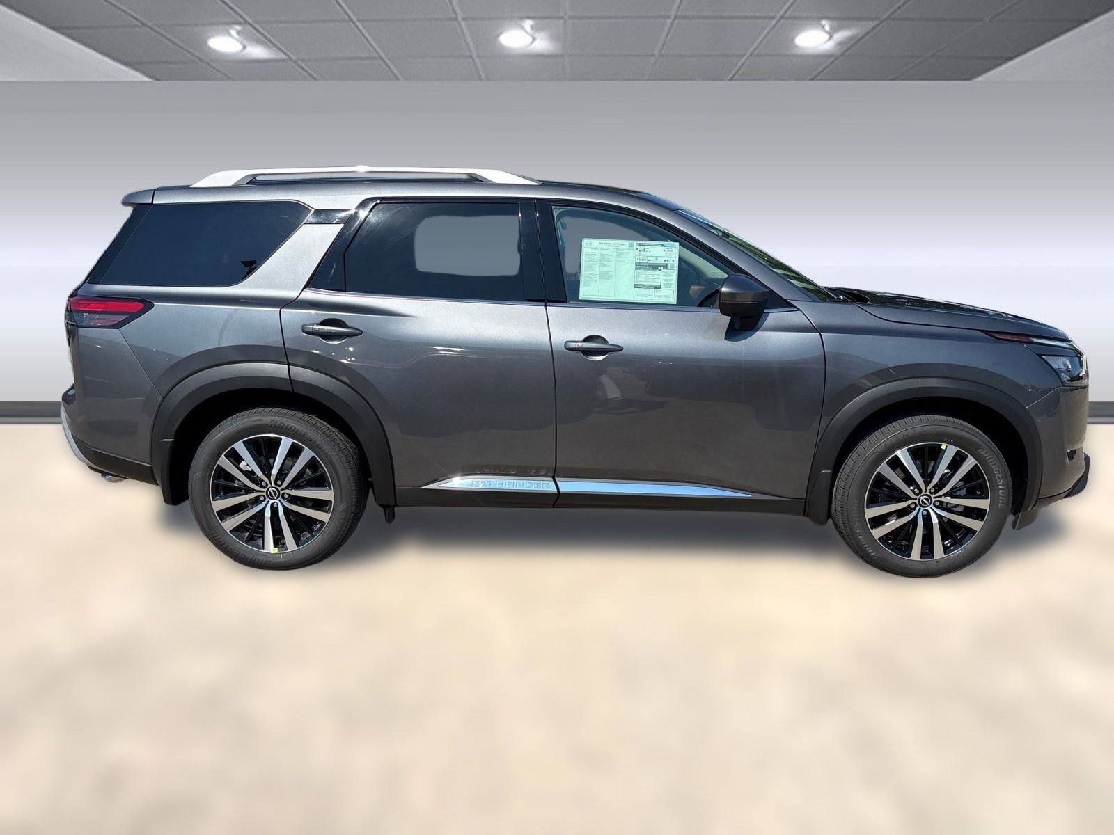 2025 Nissan Pathfinder Platinum photo 8