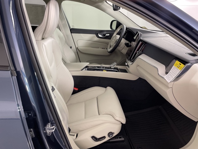 2026 Volvo XC60 Hybrid T8 photo 44