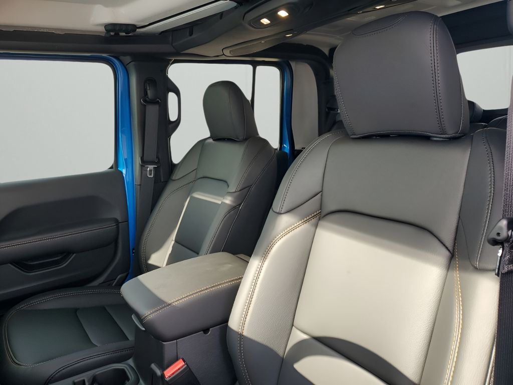 2025 Jeep Gladiator Sport photo 25