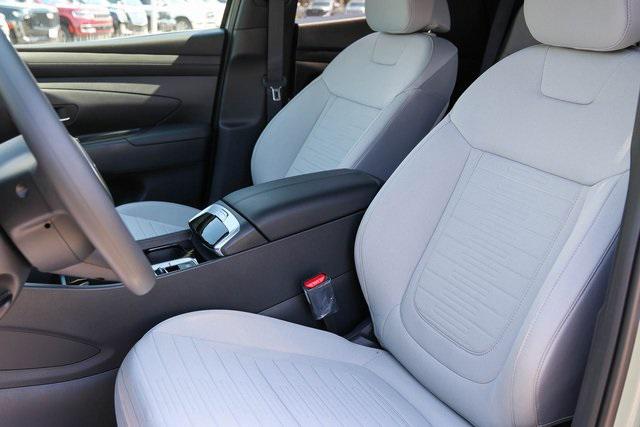 New 2025 Green Hyundai SE FWD image 9