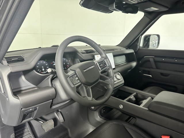 2025 Land Rover Defender 110 S photo 8