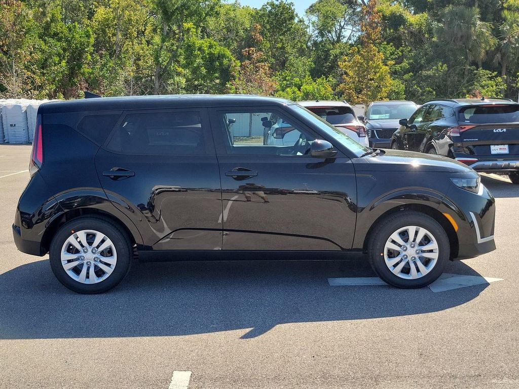 2025 Kia Soul LX photo 3