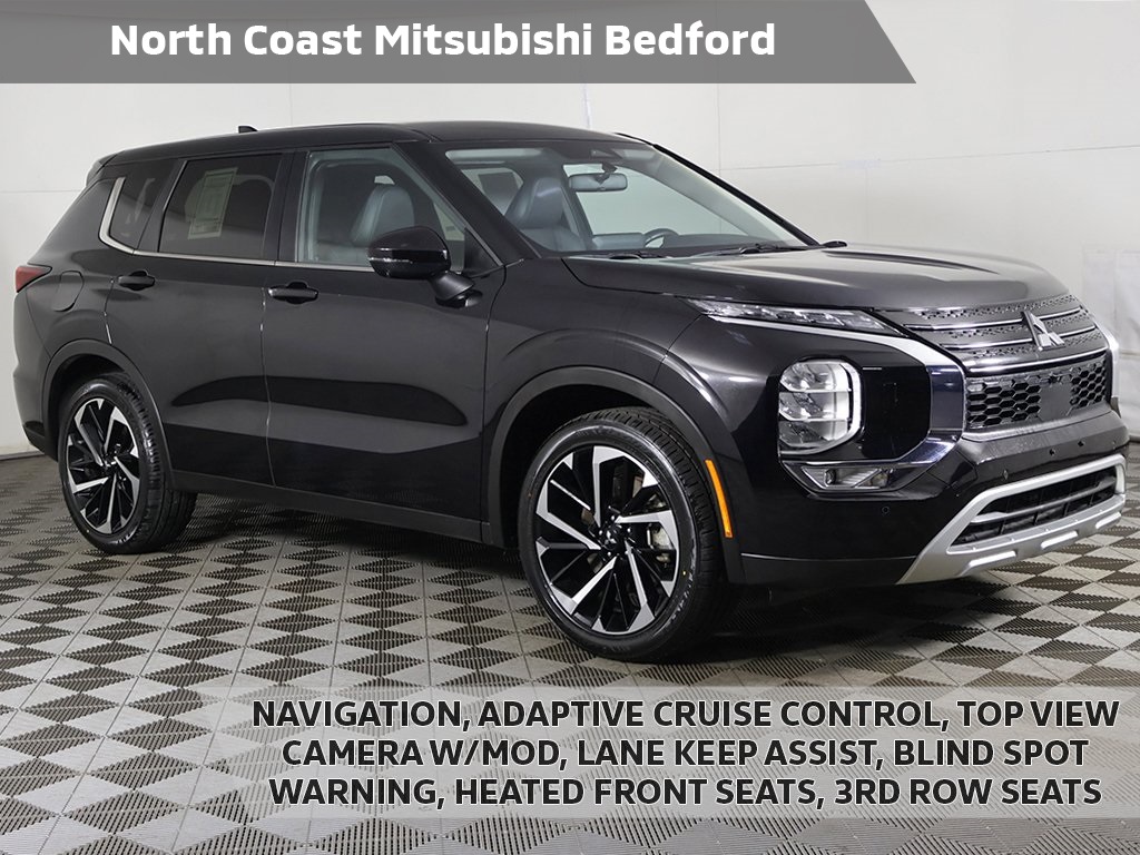 2024 Mitsubishi Outlander SE's photo