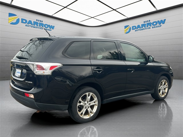 2014 Mitsubishi Outlander SE photo 2